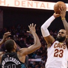 LeBron James a marque le double en 866 parties